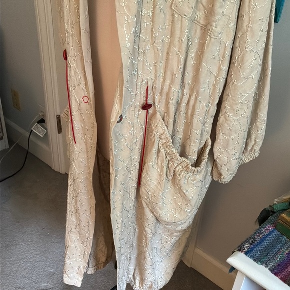 Funky cream hand made coat. - Picture 5 of 12